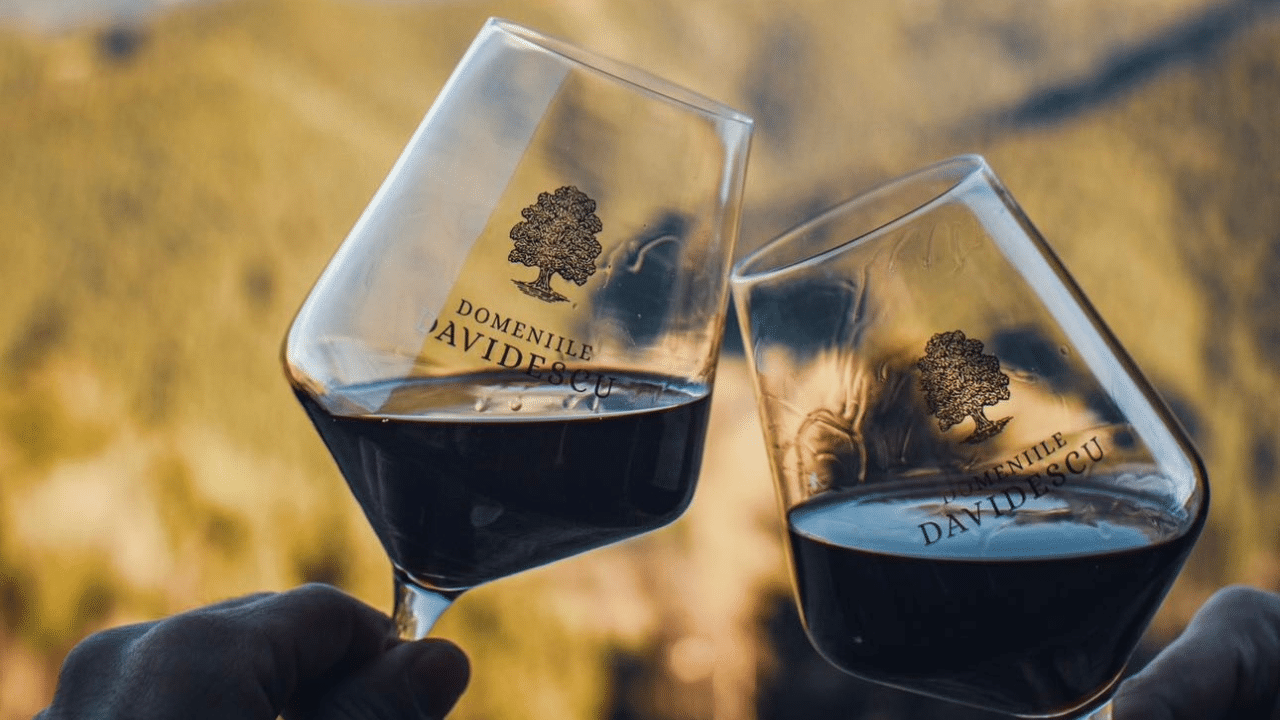 pahare cu vin rosu domeniile davidescu