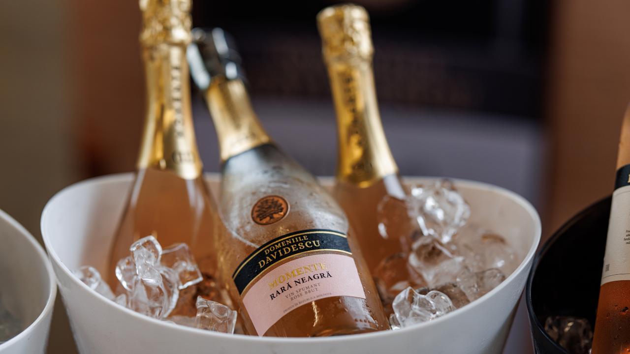 sticle de vin rara neagra rose